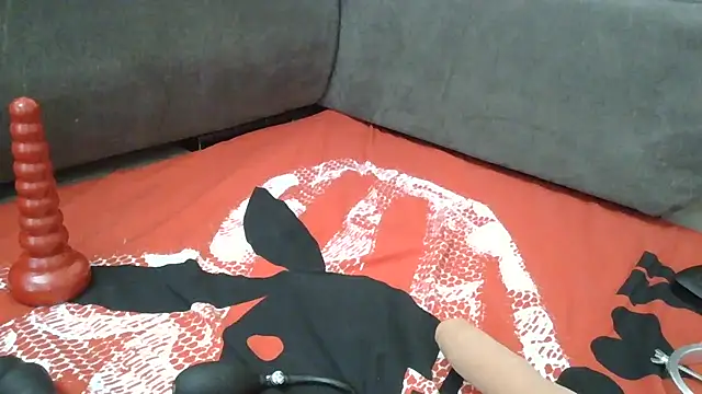 Snapshot of denisboyfucktoy chatting on 09.15.25 denisboyfucktoy online show from 09.15.25