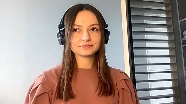 Snapshot of SoulHiperAgne_ chatting on 09.19.25 SoulHiperAgne online show from 09.19.25