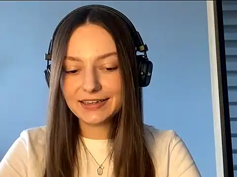 Snapshot of SoulHiperAgne_ chatting on 10.06.25 SoulHiperAgne online show from 10.06.25