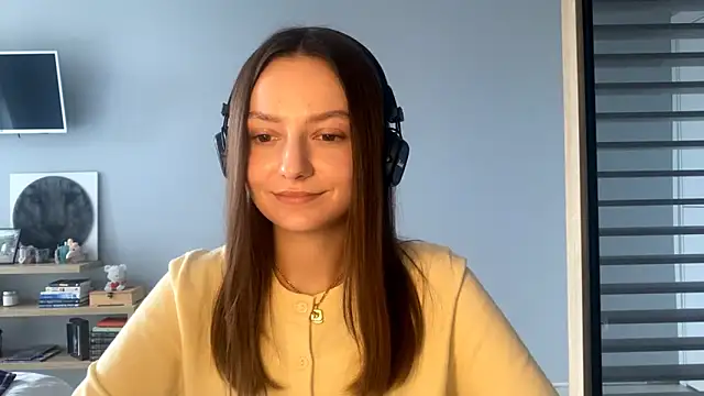 Snapshot of SoulHiperAgne_ chatting on 10.16.25 SoulHiperAgne online show from 10.16.25