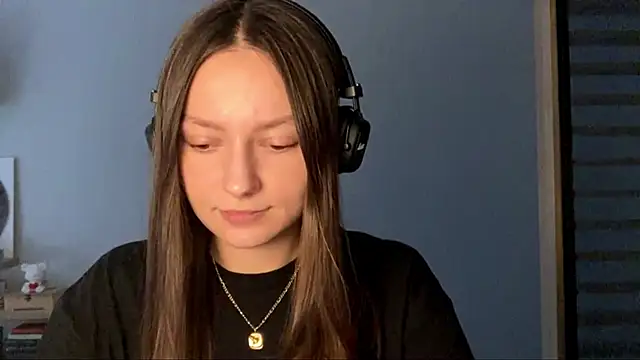 Snapshot of SoulHiperAgne_ chatting on 10.17.25 SoulHiperAgne online show from 10.17.25