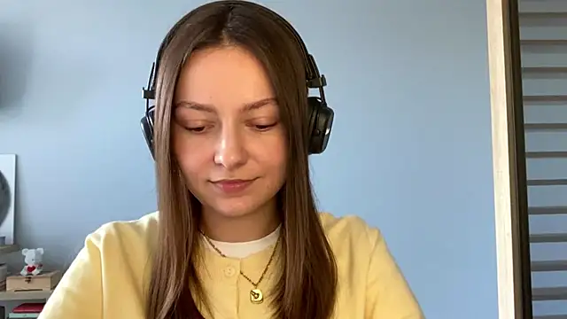 Snapshot of SoulHiperAgne_ chatting on 10.18.25 SoulHiperAgne online show from 10.18.25