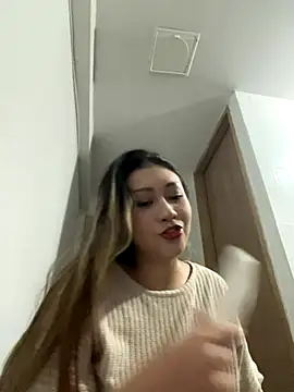 Snapshot of Amadora_rose chatting on 10.29.25 Amadora rose online show from 10.29.25