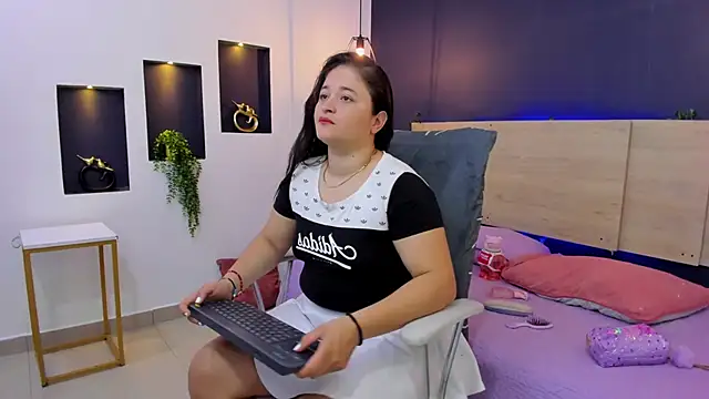 aradia kiss online show from 11.02.25