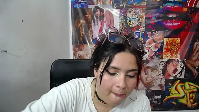 Curvy-Queen online show from 10.24.25