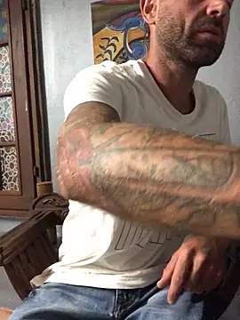 Snapshot of MatteoDom85 chatting on 09.28.25 MatteoDom85 online show from 09.28.25