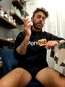 Snapshot of MatteoDom85 chatting on 10.30.25 MatteoDom85 online show from 10.30.25