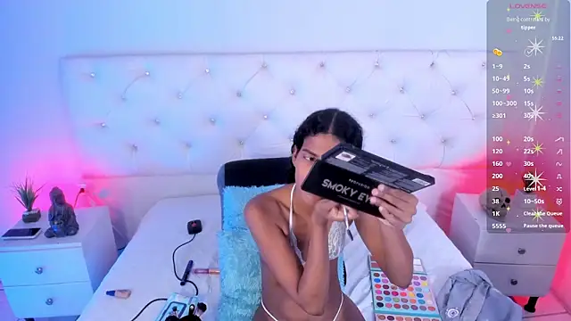 Snapshot of Ambeer_fox_ chatting on 10.15.25 Ambeer fox  online show from 10.15.25