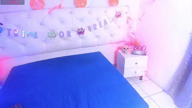 Snapshot of Ambeer_fox_ chatting on 10.30.25 Ambeer fox  online show from 10.30.25