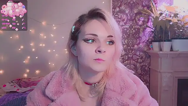 Snapshot of DoubleBubbleCum chatting on 10.22.25 DoubleBubbleCum online show from 10.22.25