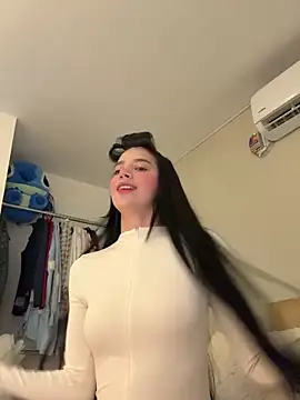 Snapshot of Min_junn chatting on 09.20.25 Min junn online show from 09.20.25