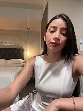 Snapshot of Min_junn chatting on 11.17.25 Min junn online show from 11.17.25