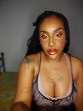 Snapshot of Queen_Amara chatting on 05.11.26 Queen Amara online show from 05.11.26