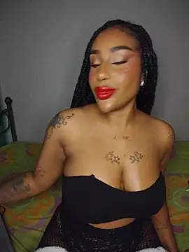 Snapshot of Queen_Amara chatting on 05.13.26 Queen Amara online show from 05.13.26