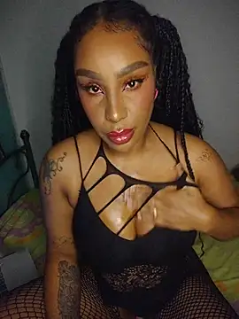 Snapshot of Queen_Amara chatting on 05.25.26 Queen Amara online show from 05.25.26