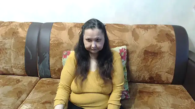 Snapshot of emu-_ chatting on 11.19.25 emu- online show from 11.19.25