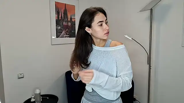 Snapshot of roxolanaest chatting on 09.14.25 roxolanaest online show from 09.14.25