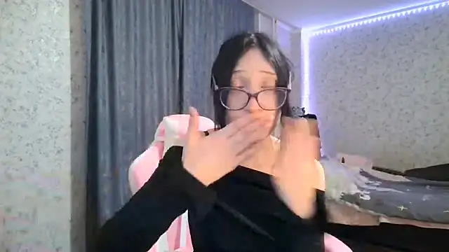 KeicyKlark online show from 10.03.25