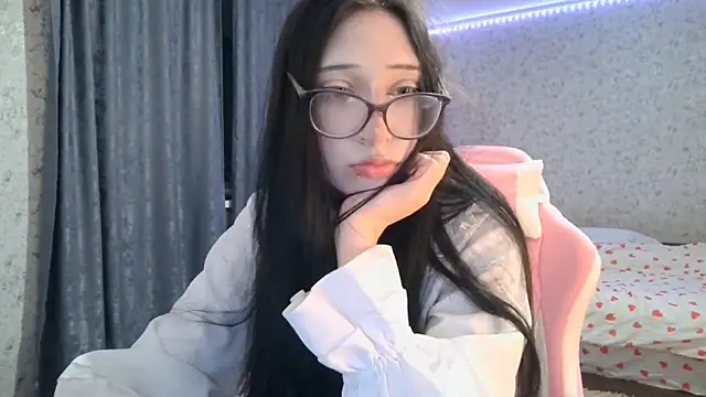 KeicyKlark online show from 10.28.25