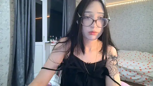 KeicyKlark online show from 10.29.25