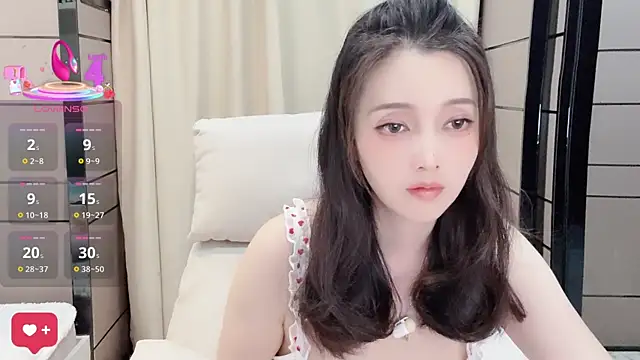 Snapshot of _Ling_Ling chatting on 10.14.25  Ling Ling online show from 10.14.25