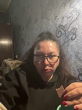 Snapshot of Vilvet777 chatting on 10.17.25 Vilvet777 online show from 10.17.25