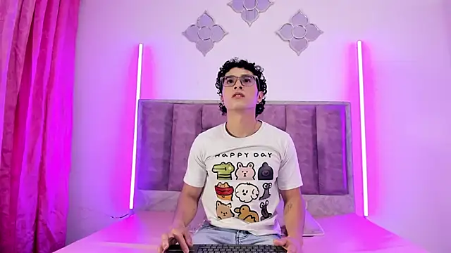 Snapshot of 0anonimo_bottom1 chatting on 09.17.25 0anonimo bottom1 online show from 09.17.25