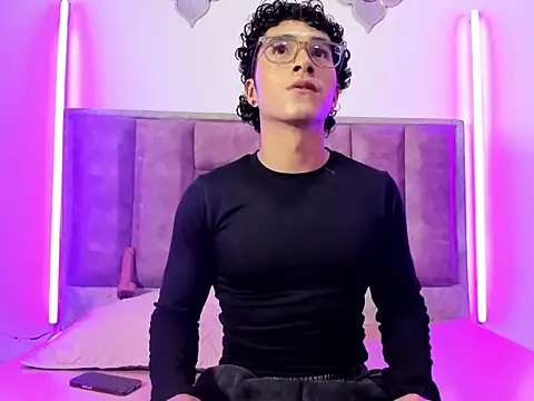 Snapshot of 0anonimo_bottom1 chatting on 09.25.25 0anonimo bottom1 online show from 09.25.25