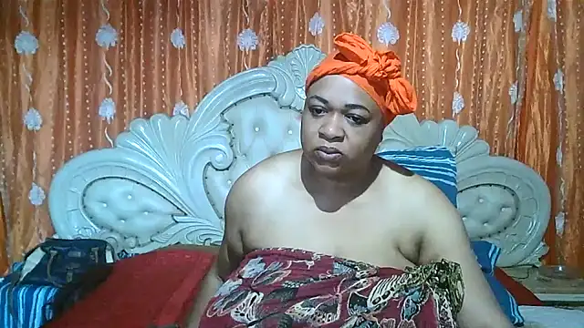 Snapshot of BUSTY_QUEEEN chatting on 10.20.25 BUSTY QUEEEN online show from 10.20.25