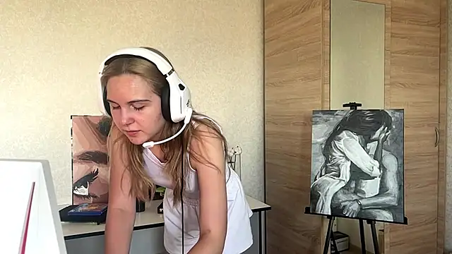 Snapshot of Myrira_Light chatting on 09.12.25 Myrira Light online show from 09.12.25