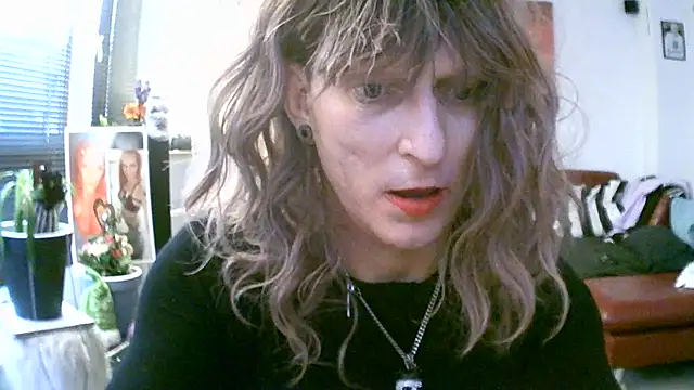 hellgirl1980 online show from 11.01.25