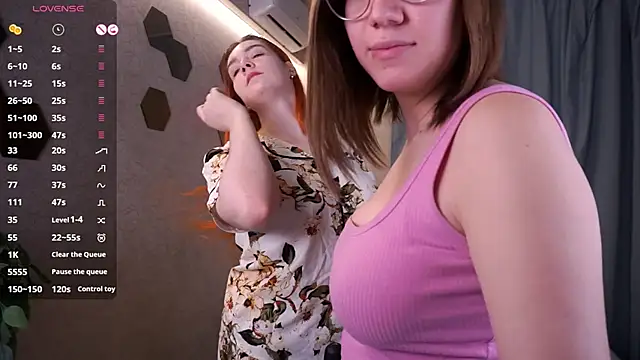 Snapshot of MaymeDeuel chatting on 09.18.25 MaymeDeuel online show from 09.18.25