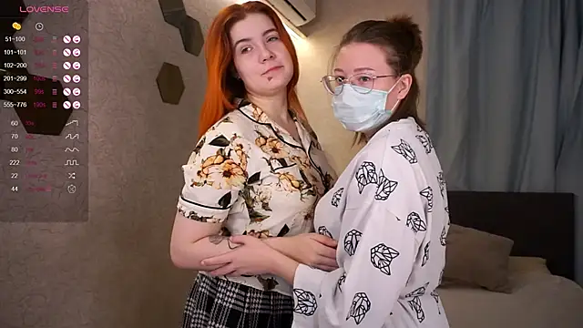 Snapshot of MaymeDeuel chatting on 10.06.25 MaymeDeuel online show from 10.06.25