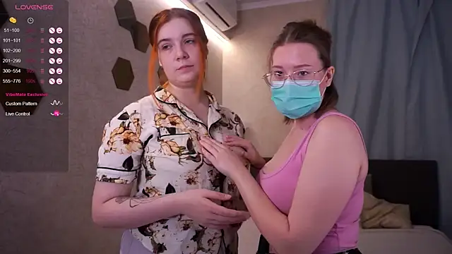 Snapshot of MaymeDeuel chatting on 10.13.25 MaymeDeuel online show from 10.13.25