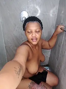 Snapshot of HotAssQueen chatting on 10.21.25 HotAssQueen online show from 10.21.25