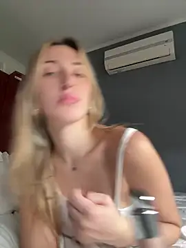 Snapshot of Sashailardi chatting on 02.12.26 Sashailardi online show from 02.12.26