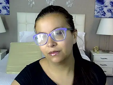 Snapshot of Amber_Rouge_ chatting on 09.12.25 Amber Rouge online show from 09.12.25