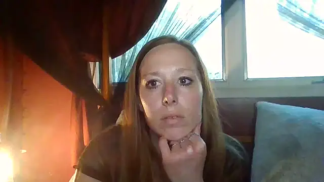 Snapshot of sexylittlered69 chatting on 09.18.25 sexylittlered69 online show from 09.18.25