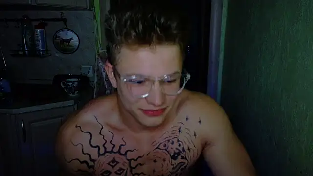 Snapshot of James__Noah chatting on 09.24.25 James  Noah online show from 09.24.25