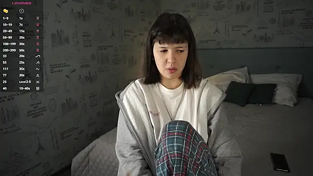 CrimsonLily online show from 09.13.25