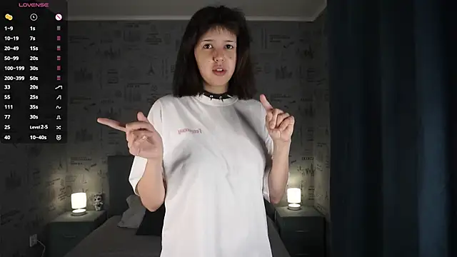 CrimsonLily online show from 09.15.25