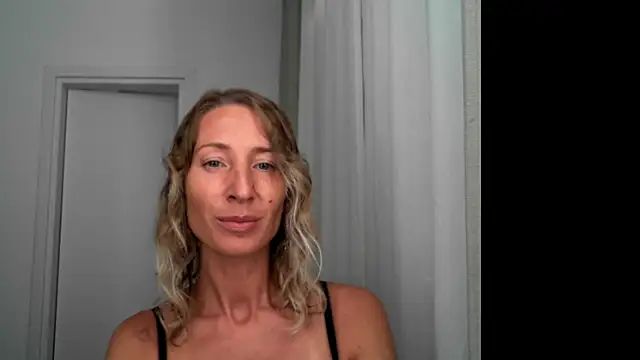 Snapshot of Paevoa chatting on 09.20.25 Paevoa online show from 09.20.25