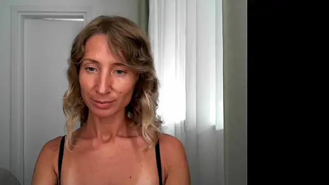 Snapshot of Paevoa chatting on 09.23.25 Paevoa online show from 09.23.25