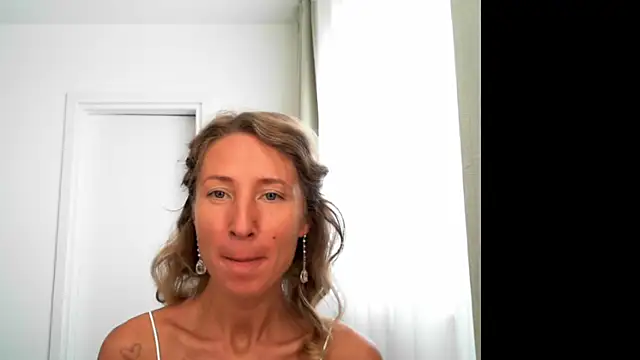 Snapshot of Paevoa chatting on 09.24.25 Paevoa online show from 09.24.25