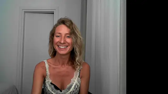 Snapshot of Paevoa chatting on 09.26.25 Paevoa online show from 09.26.25