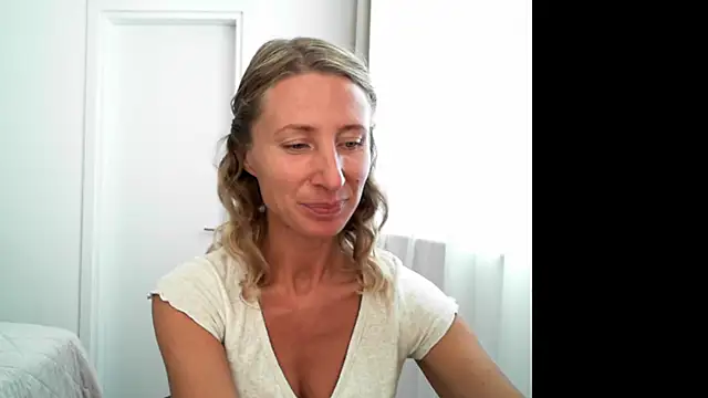 Snapshot of Paevoa chatting on 10.14.25 Paevoa online show from 10.14.25