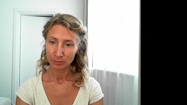 Snapshot of Paevoa chatting on 10.16.25 Paevoa online show from 10.16.25