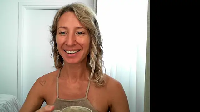 Snapshot of Paevoa chatting on 10.17.25 Paevoa online show from 10.17.25