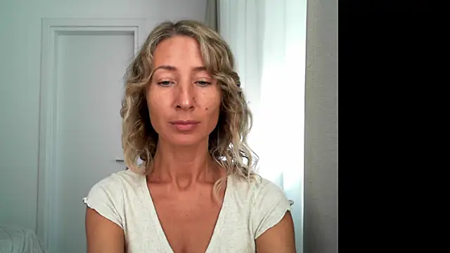 Snapshot of Paevoa chatting on 10.21.25 Paevoa online show from 10.21.25