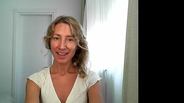 Snapshot of Paevoa chatting on 10.22.25 Paevoa online show from 10.22.25